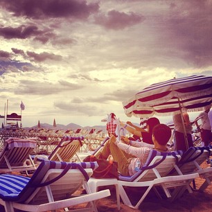 从谷歌沙盒日光浴浴床