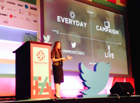 巴恩斯:“当苏亚雷斯咬那个球员的时候,对社会来说不是好事,但对推特来说是好事。”