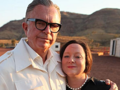 Sam Neil和Mandy Mcelhinney王汉克和汉袋中的吉娜·林哈特