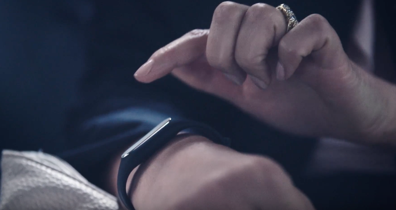 arnotts-twisted-watch