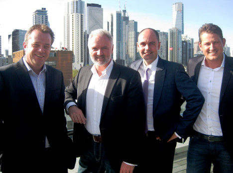 (左:R,米切尔和伴侣的领导团队:约翰•汤普森肯尼·斯图尔特,卢克Littlefield, Adrian Roeling)