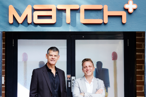 John Preston（L）和James Simmons（R）