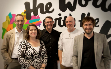 猫鼬:罗尼·邓肯，梅勒妮·威斯，加文·贝恩，迈克·埃德蒙兹和马丁·比克罗夫特。