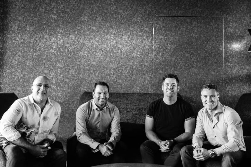 组装队(不包括亚伦·蒙克斯):爱德华·卡莱尔，谢恩·麦克乔治，迈克·列维，米奇·泰勒