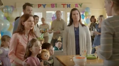 斯皮勒在德文代尔的工作获得了奖项，也招致了抱怨